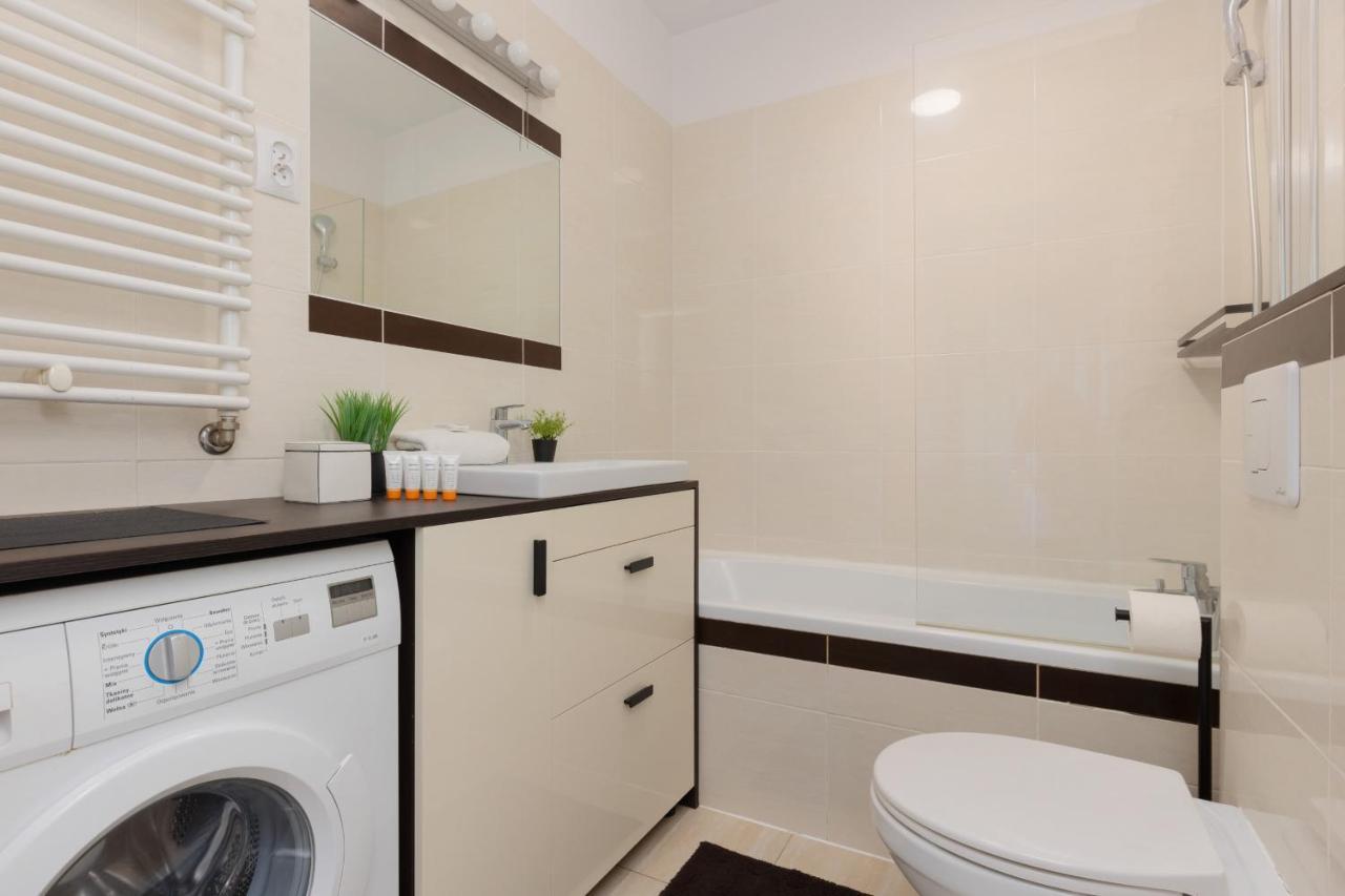 Metro Wilanowska Apartment With Parking By Noclegi Renters Warsawa Bagian luar foto